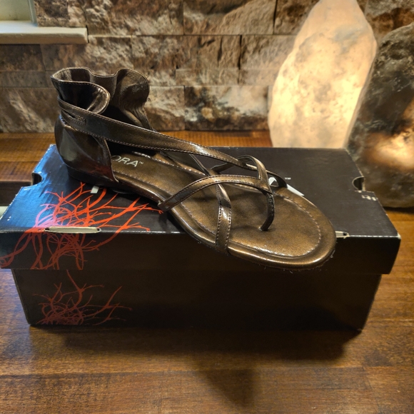 elegant Bronze side buckle sandles - Picture 3 of 4